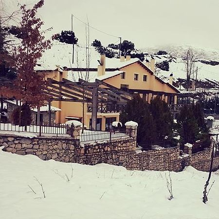 Guesthouse Mouses Kalavryta Buitenkant foto