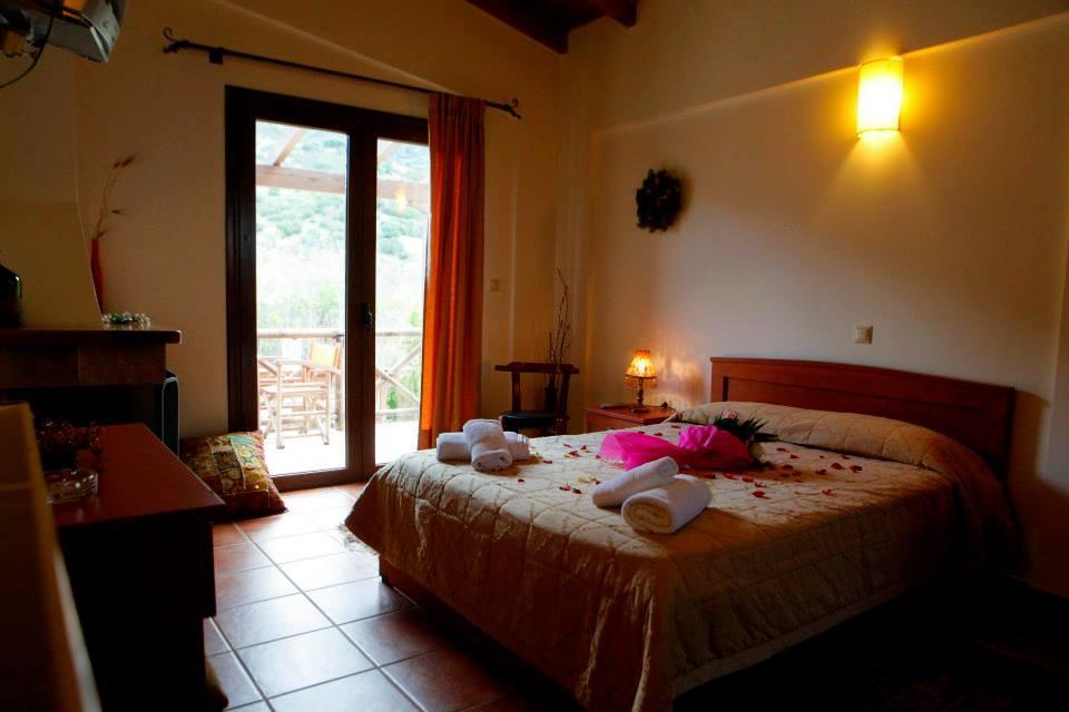 Guesthouse Mouses Kalavryta Buitenkant foto