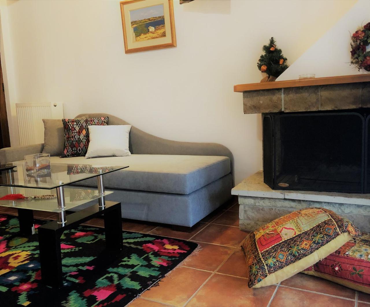 Guesthouse Mouses Kalavryta Buitenkant foto